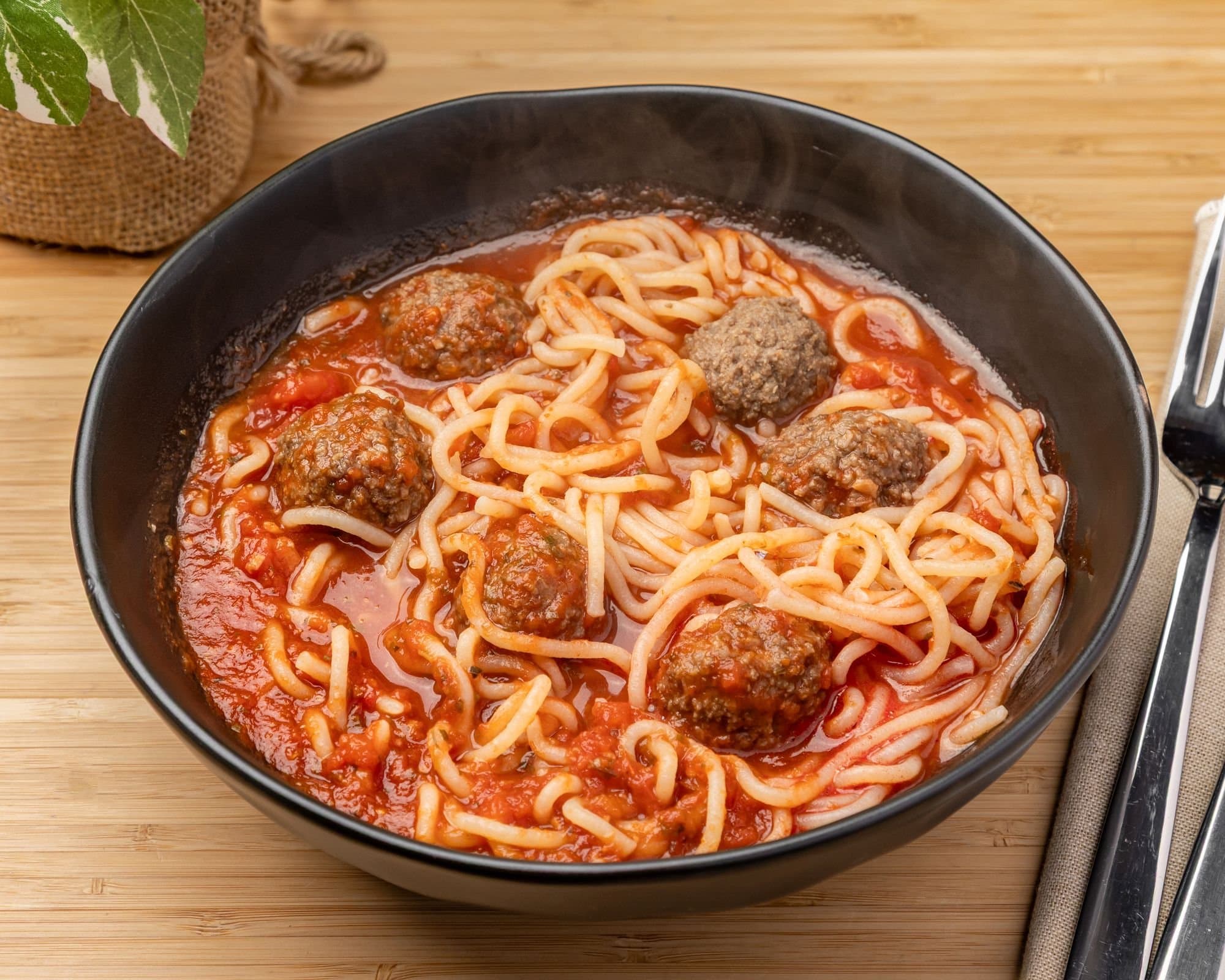 CLASSIC MEATBALLS & SPAGHETTI